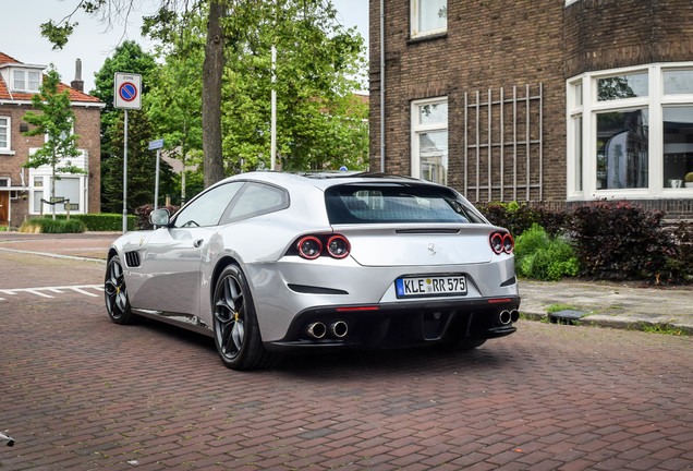 Ferrari GTC4Lusso T