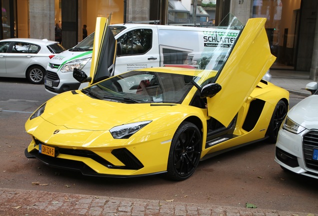 Lamborghini Aventador S LP740-4