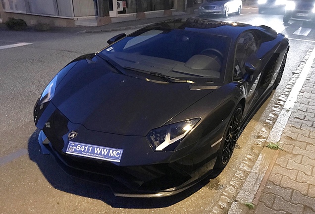 Lamborghini Aventador S LP740-4