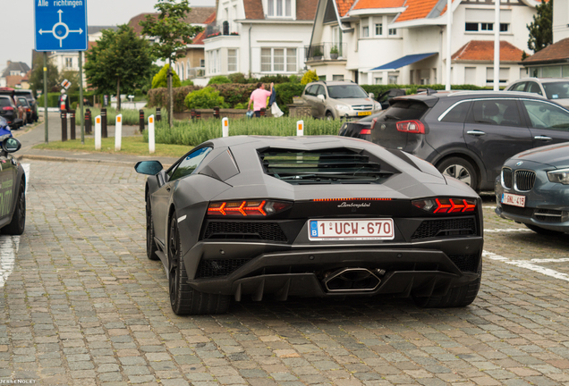 Lamborghini Aventador S LP740-4