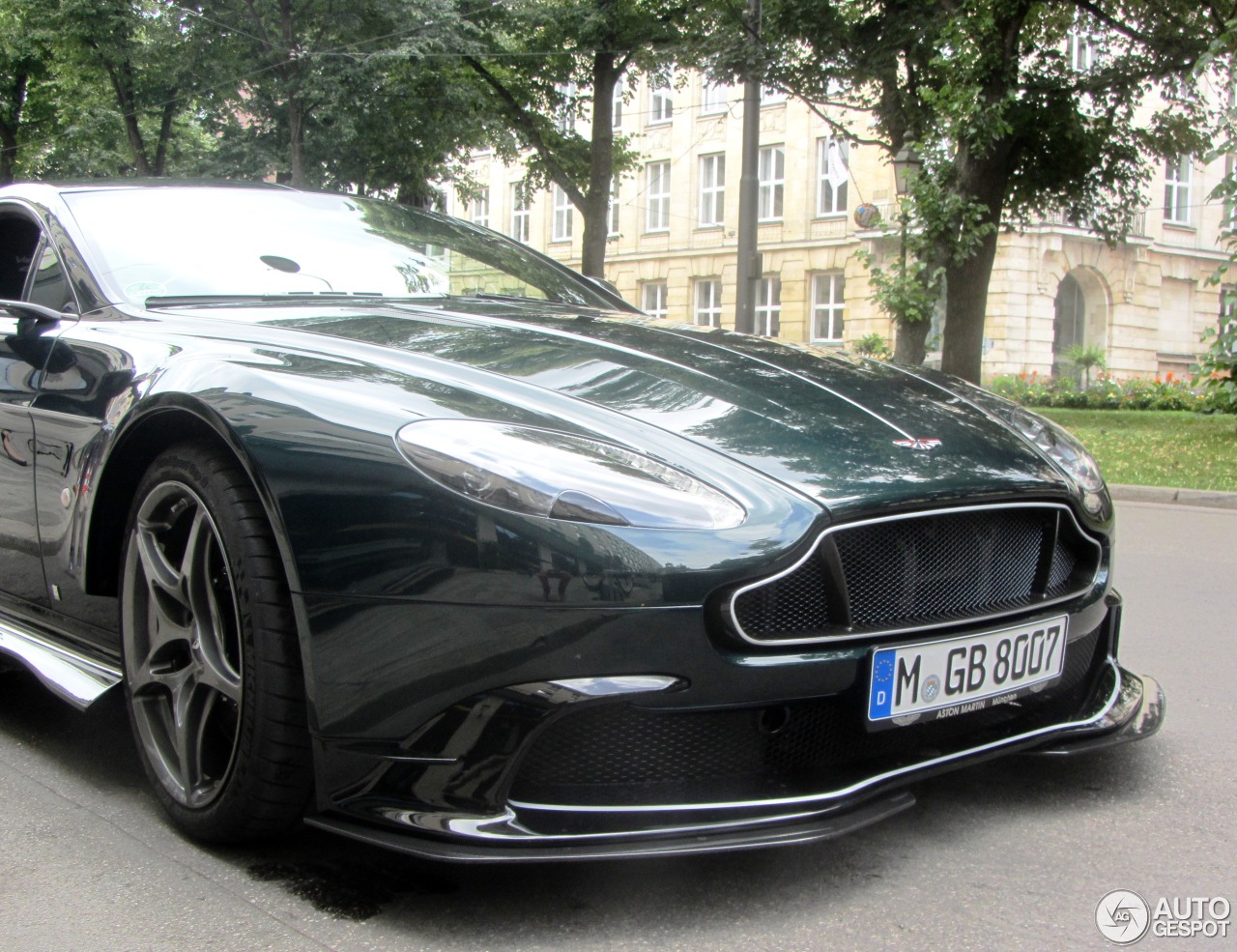 Aston Martin Vantage GT8