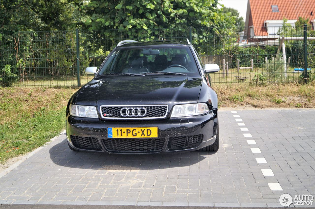 Audi RS4 Avant B5