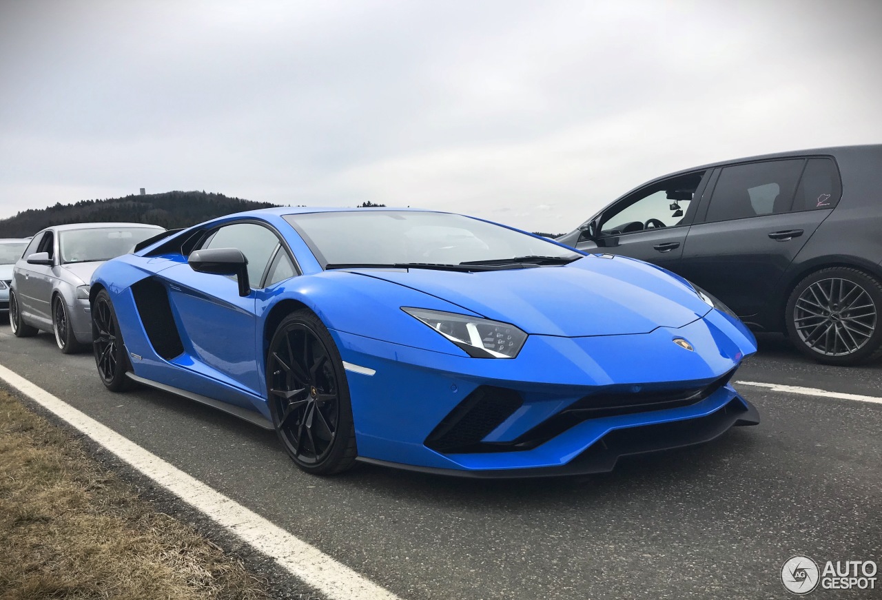 Lamborghini Aventador S LP740-4