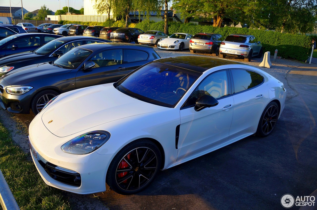 Porsche 971 Panamera Turbo