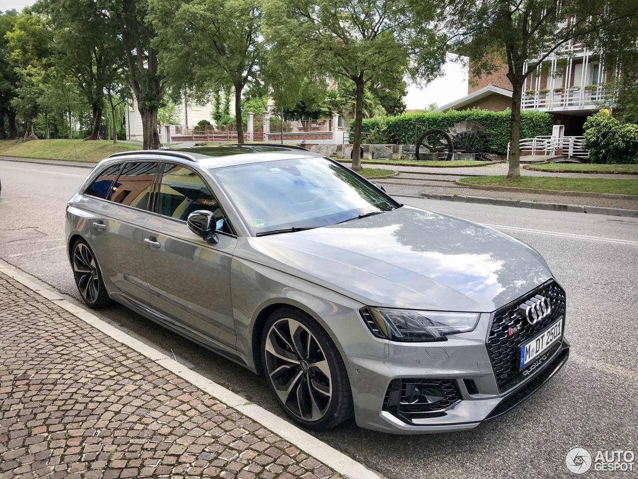 Audi RS4 Avant B9