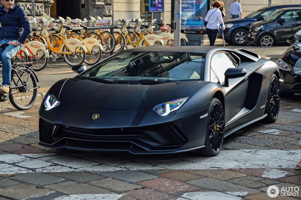 Lamborghini Aventador S LP740-4