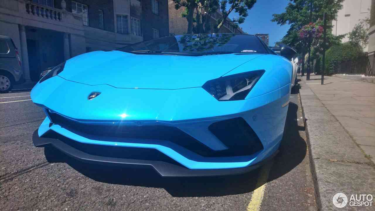 Lamborghini Aventador S LP740-4 Roadster