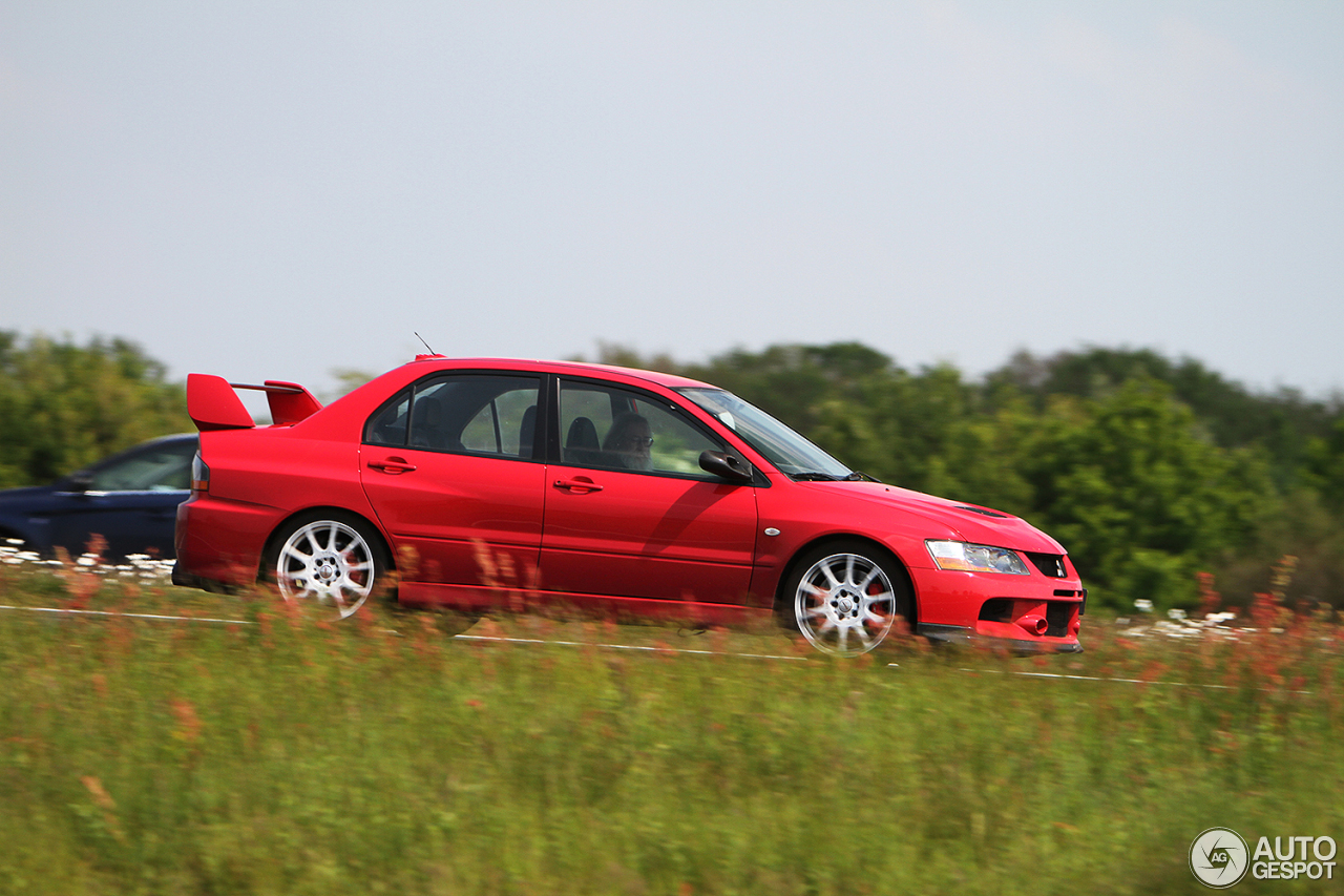 Mitsubishi Lancer Evolution IX MR