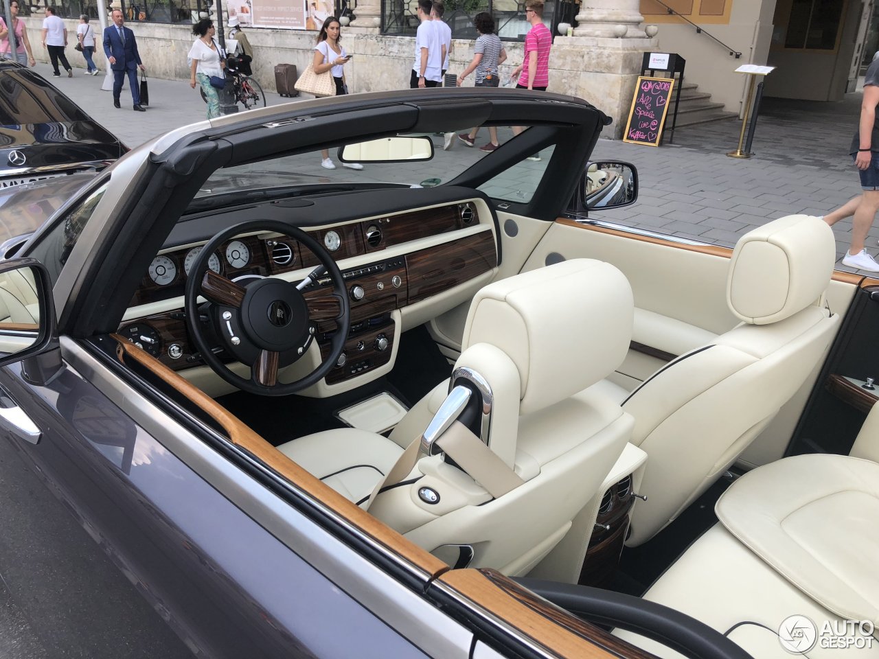 Rolls-Royce Phantom Drophead Coupé Series II