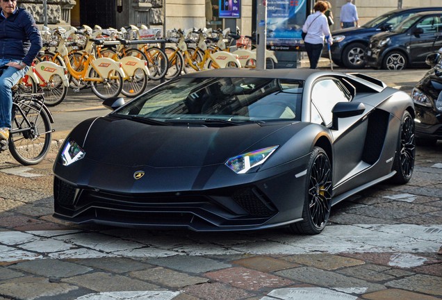 Lamborghini Aventador S LP740-4