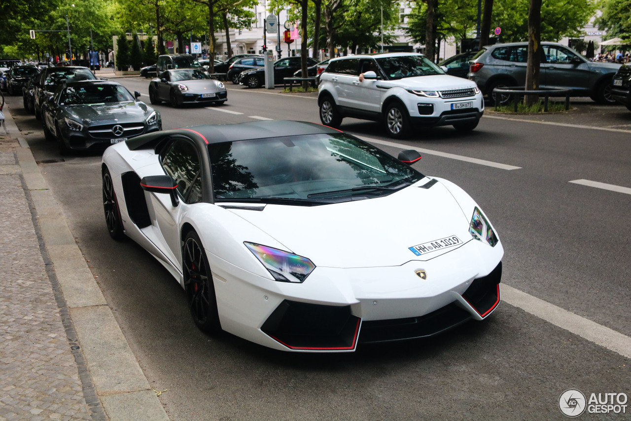 Lamborghini Aventador LP700-4 Pirelli Edition