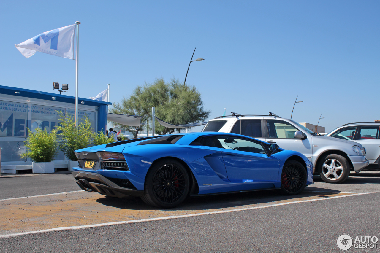 Lamborghini Aventador S LP740-4