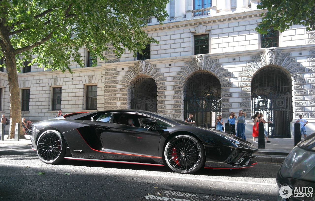 Lamborghini Aventador S LP740-4