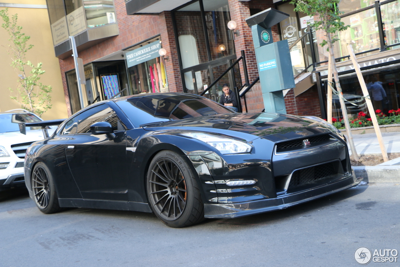 Nissan GT-R AlphaMotorsports