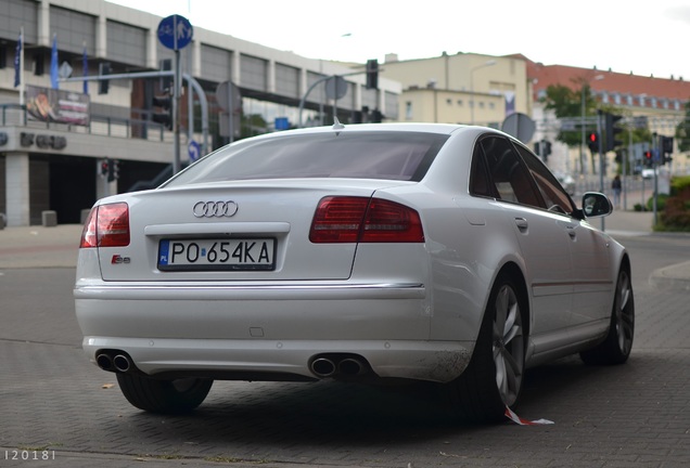 Audi S8 D3