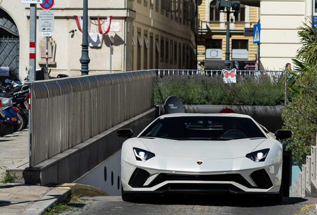 Lamborghini Aventador S LP740-4