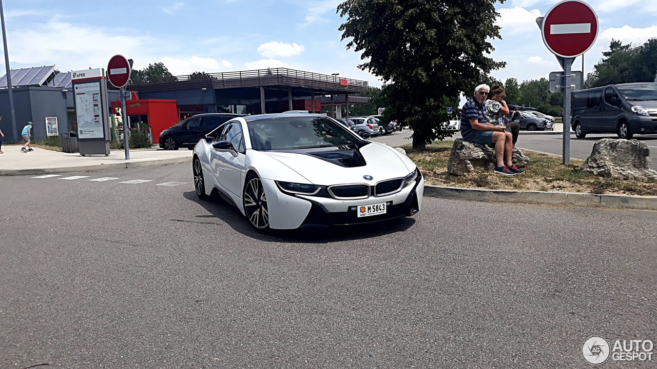 BMW i8