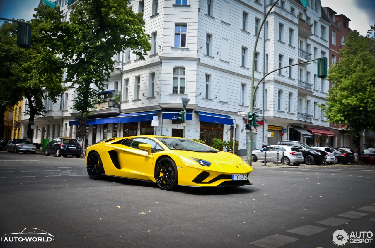 Lamborghini Aventador S LP740-4