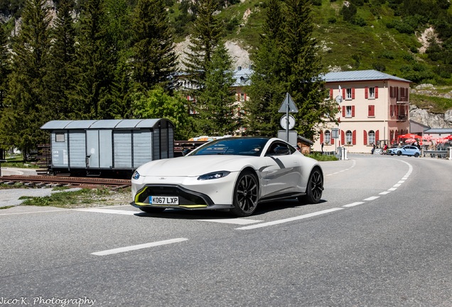 Aston Martin V8 Vantage 2018