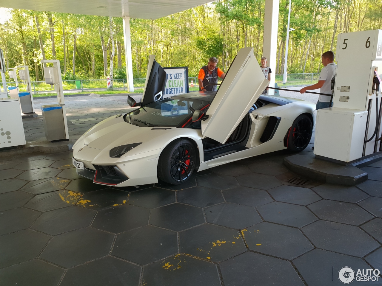 Lamborghini Aventador LP700-4 Roadster Pirelli Edition