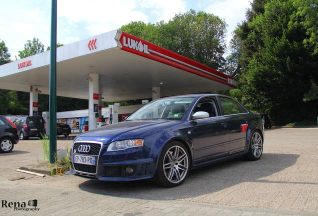 Audi RS4 Sedan