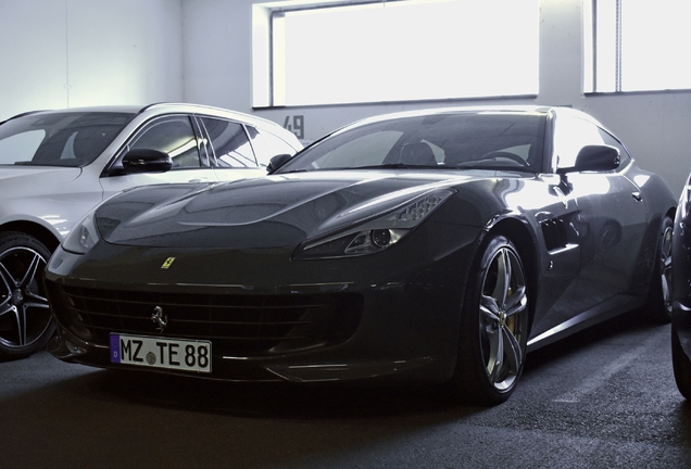 Ferrari GTC4Lusso