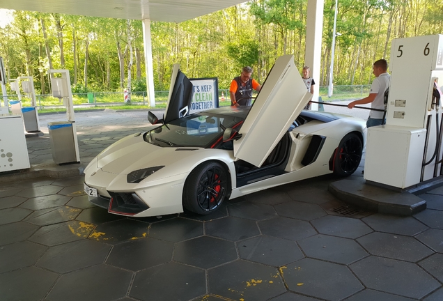 Lamborghini Aventador LP700-4 Roadster Pirelli Edition