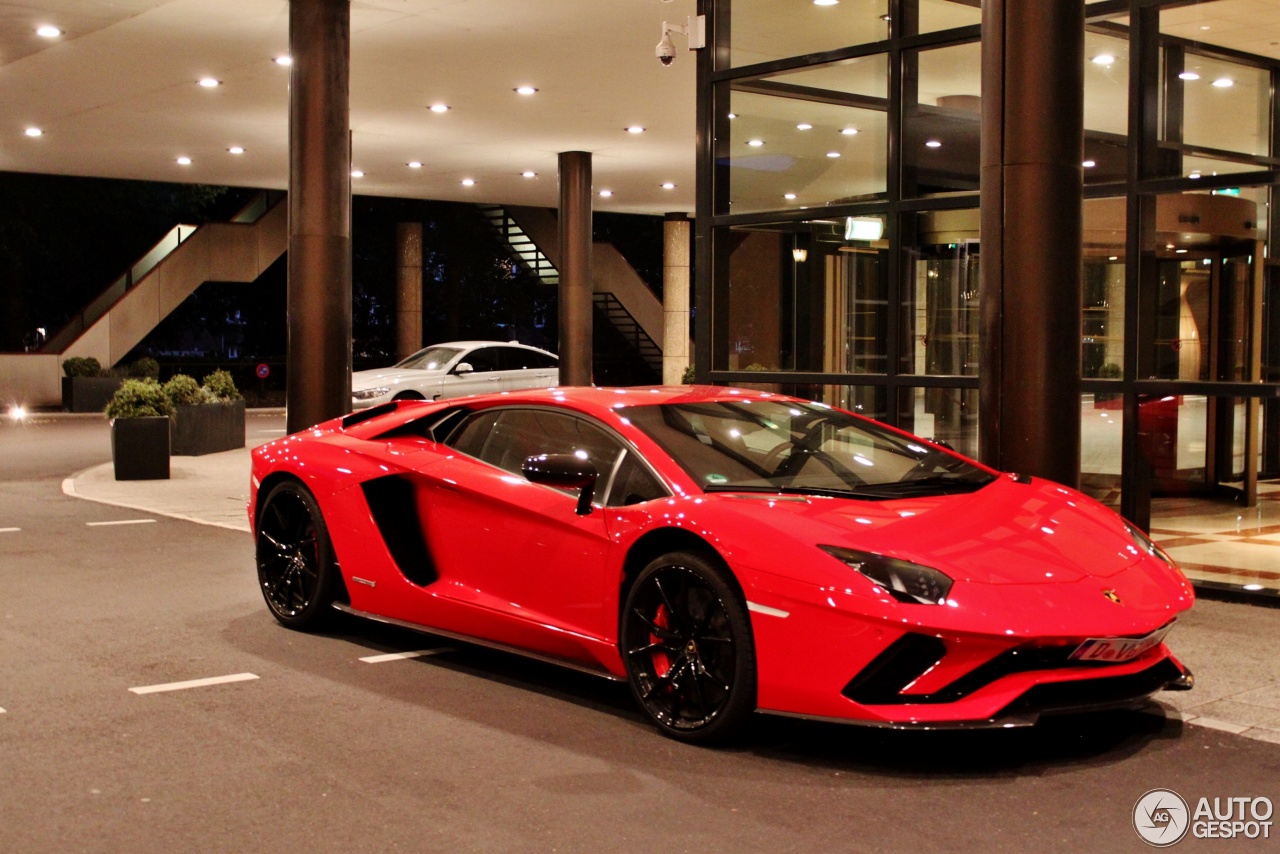 Lamborghini Aventador S LP740-4