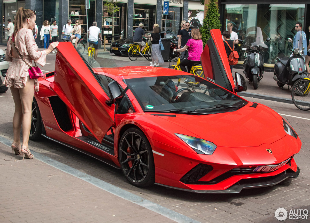 Lamborghini Aventador S LP740-4