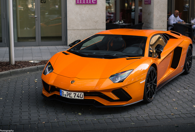 Lamborghini Aventador S LP740-4