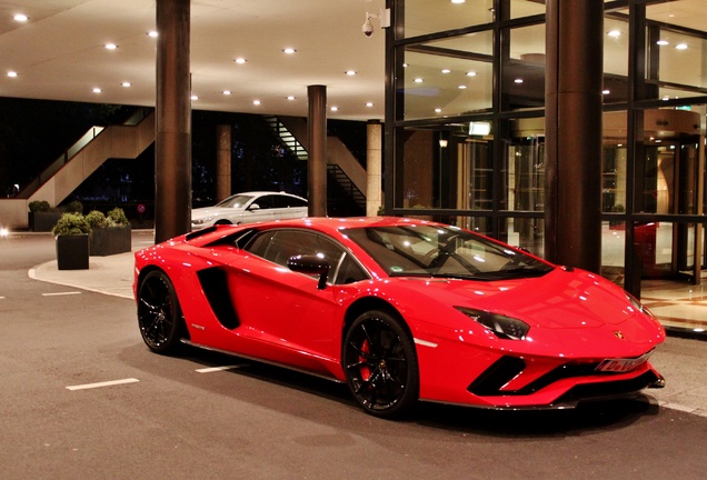 Lamborghini Aventador S LP740-4