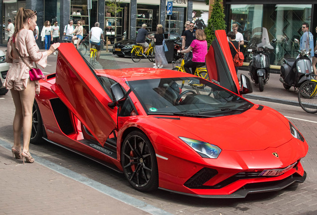 Lamborghini Aventador S LP740-4