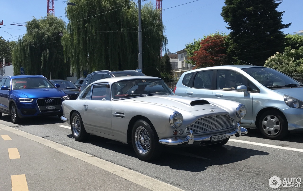 Aston Martin DB4