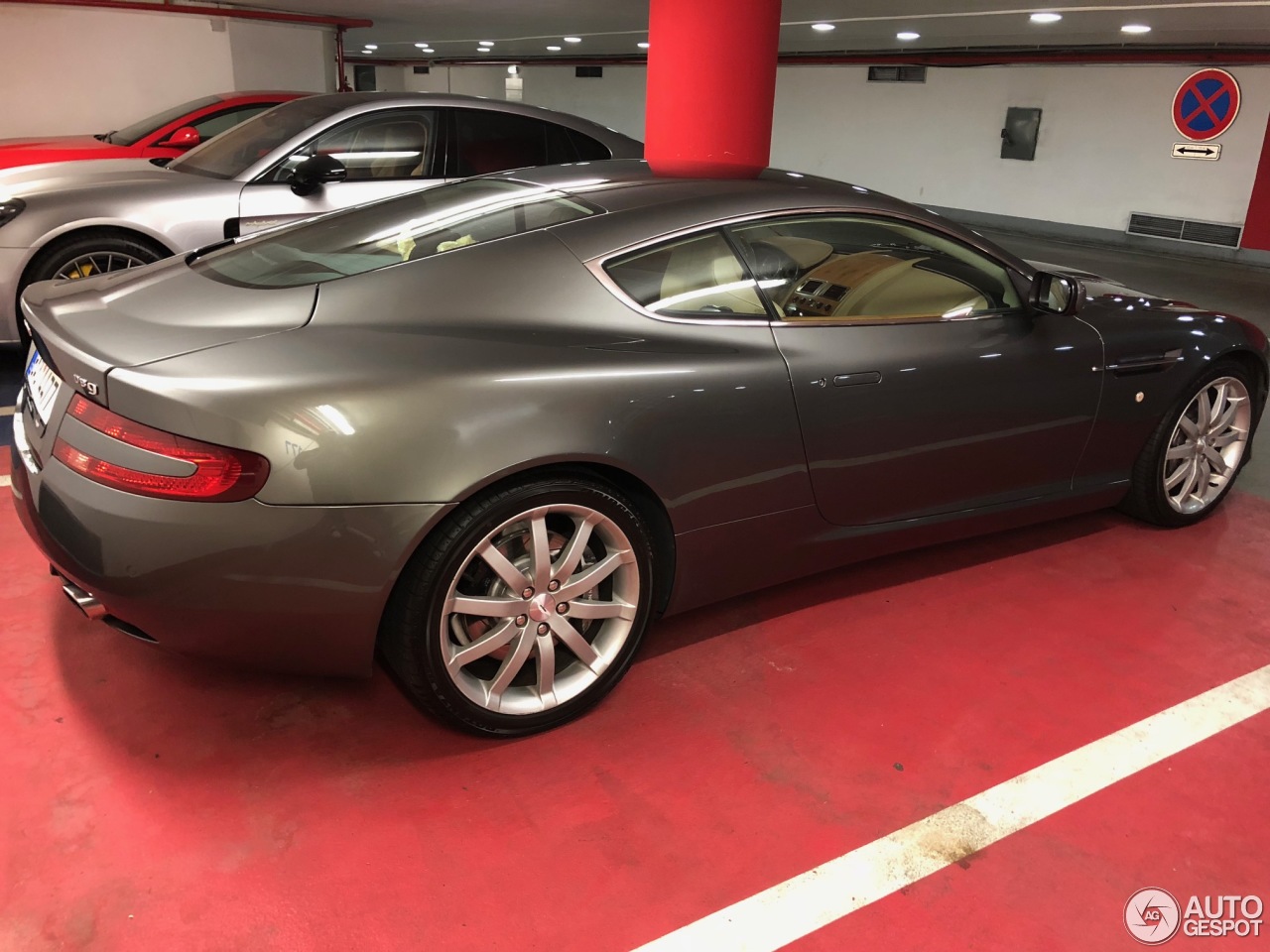 Aston Martin DB9