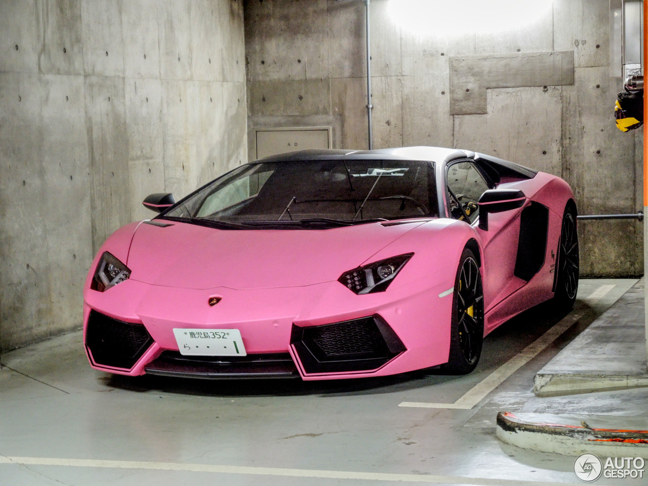 Lamborghini Aventador LP700-4 Roadster Pirelli Edition