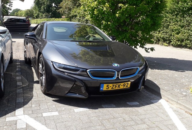 BMW i8