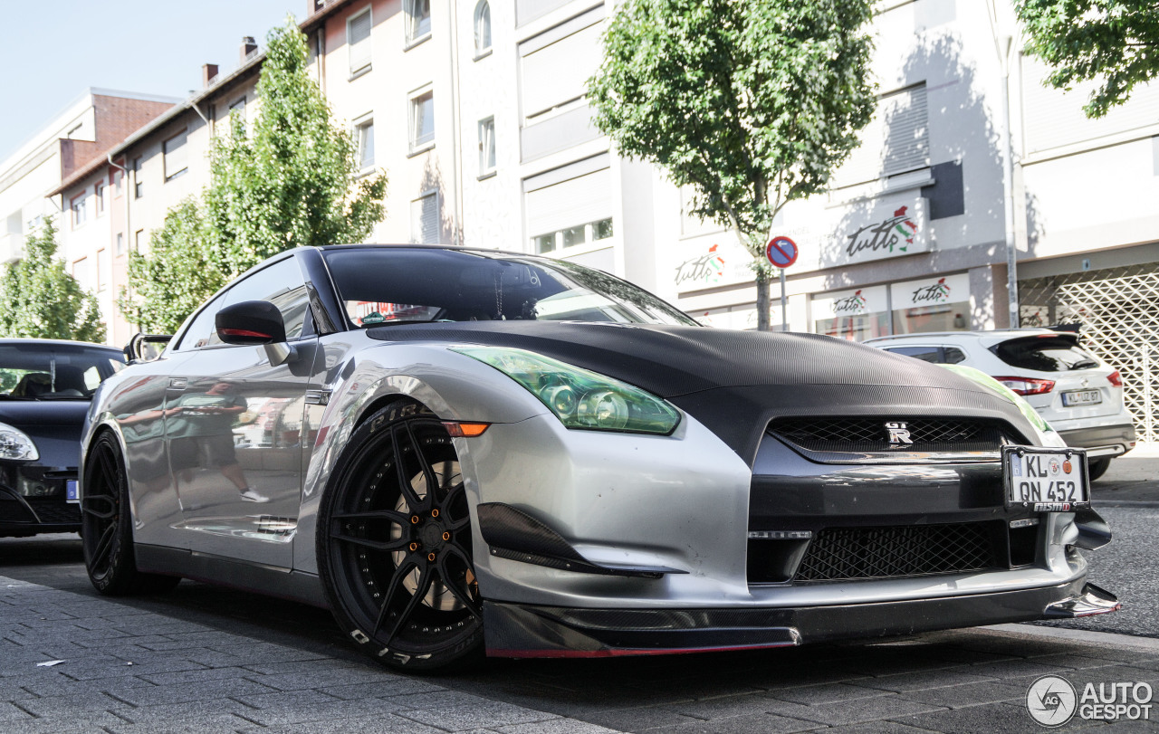 Nissan GT-R