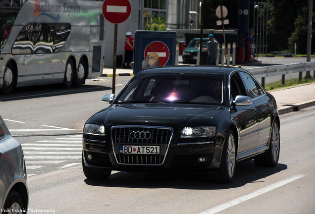 Audi S8 D3