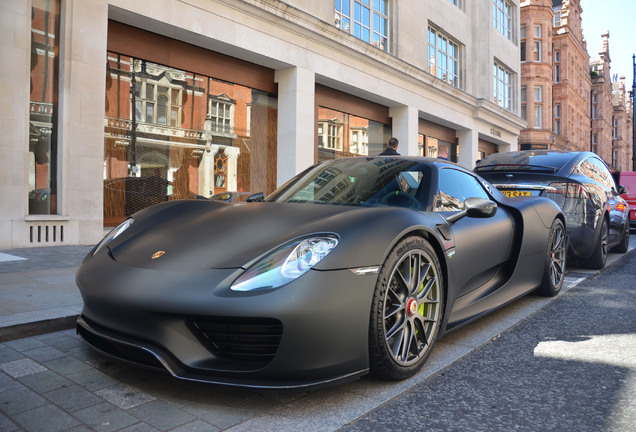 Porsche 918 Spyder Weissach Package