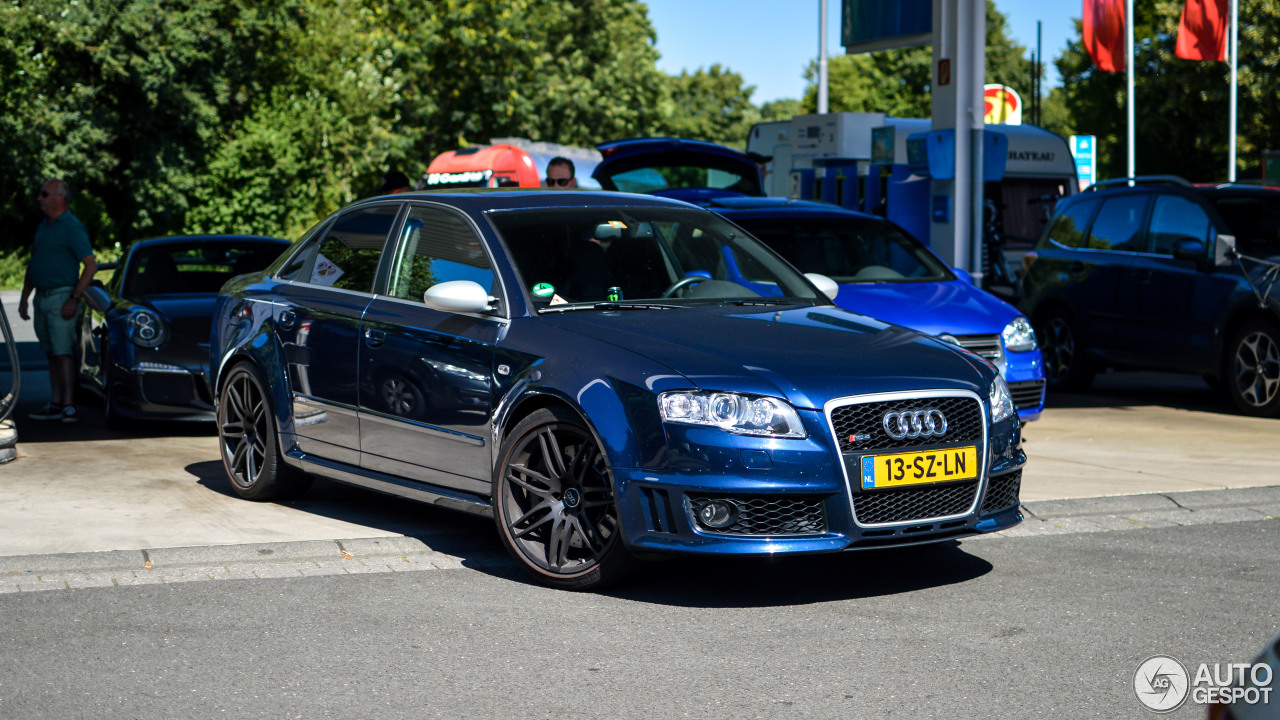 Audi RS4 Sedan