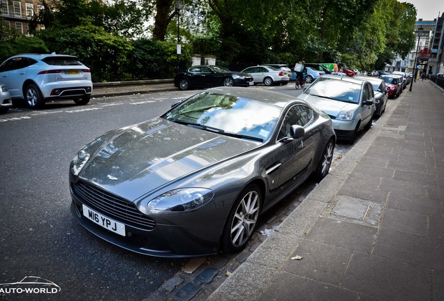 Aston Martin V8 Vantage 2012