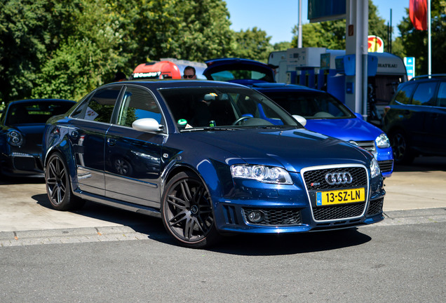 Audi RS4 Sedan