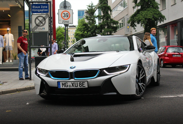 BMW i8