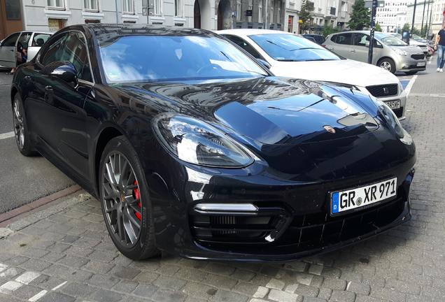 Porsche 971 Panamera Turbo