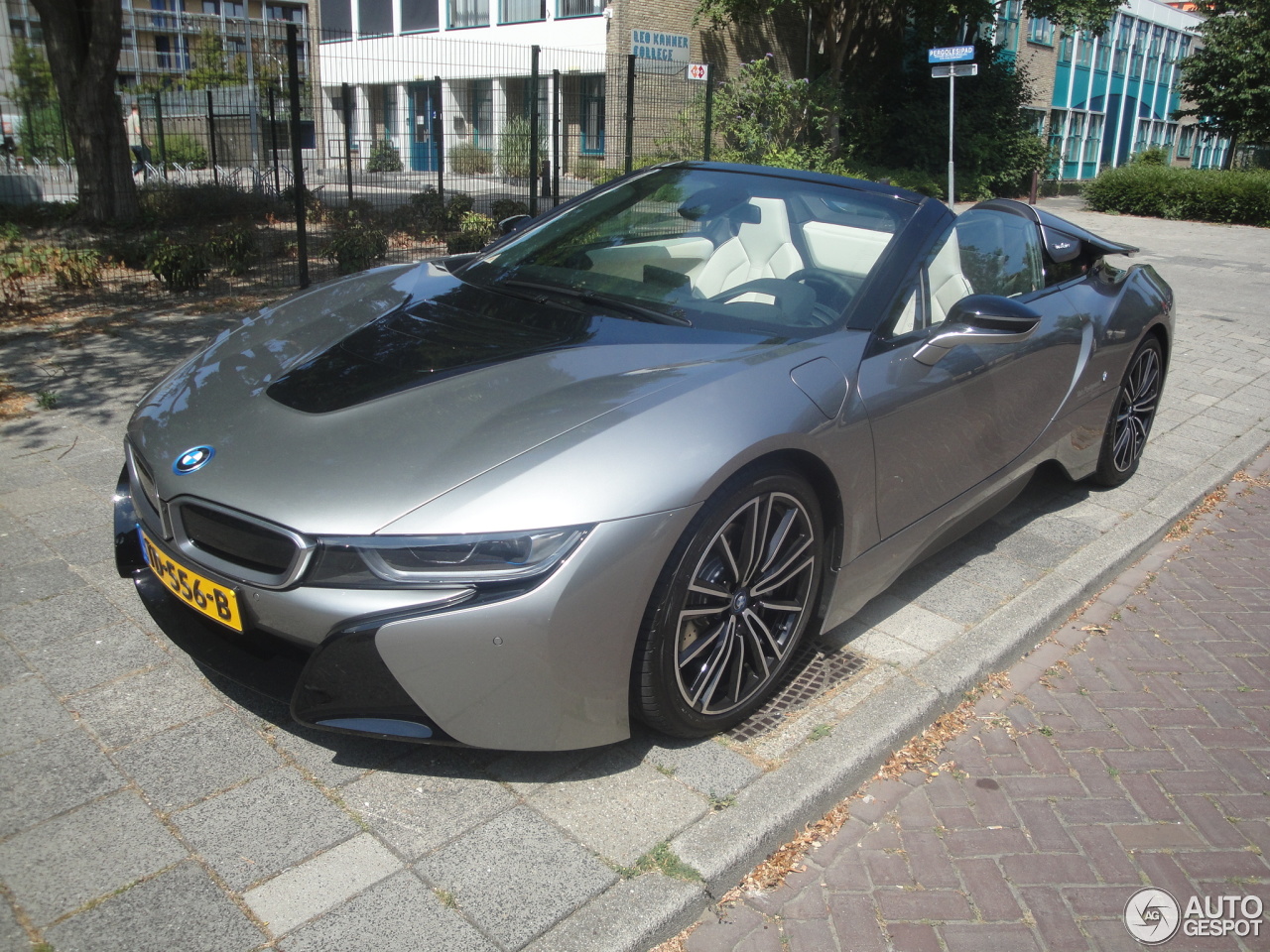 BMW i8 Roadster