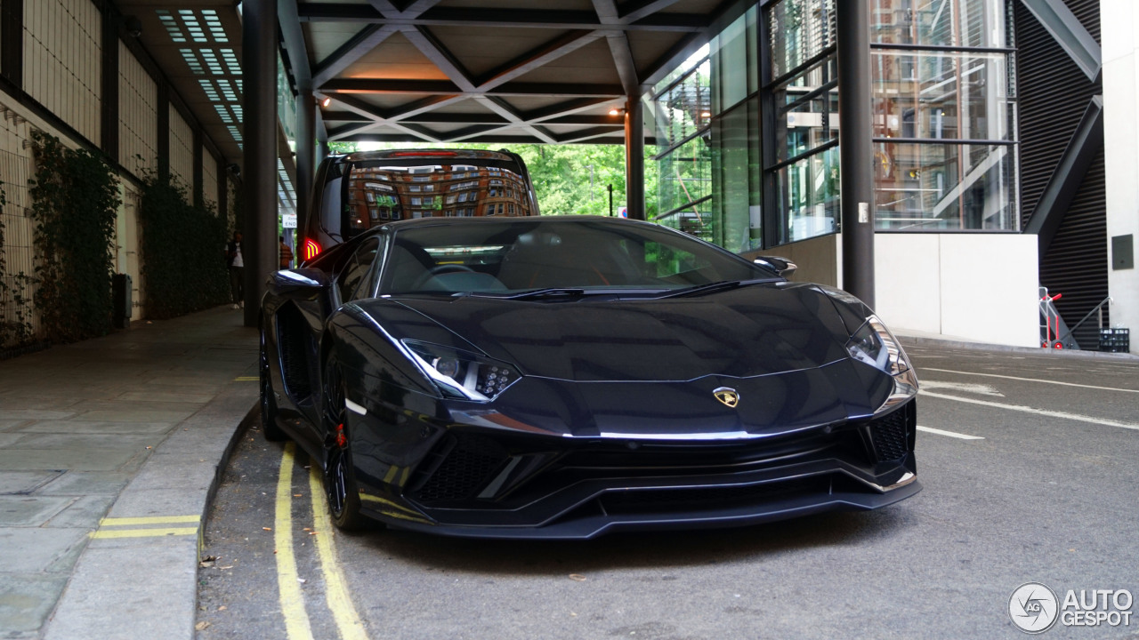 Lamborghini Aventador S LP740-4