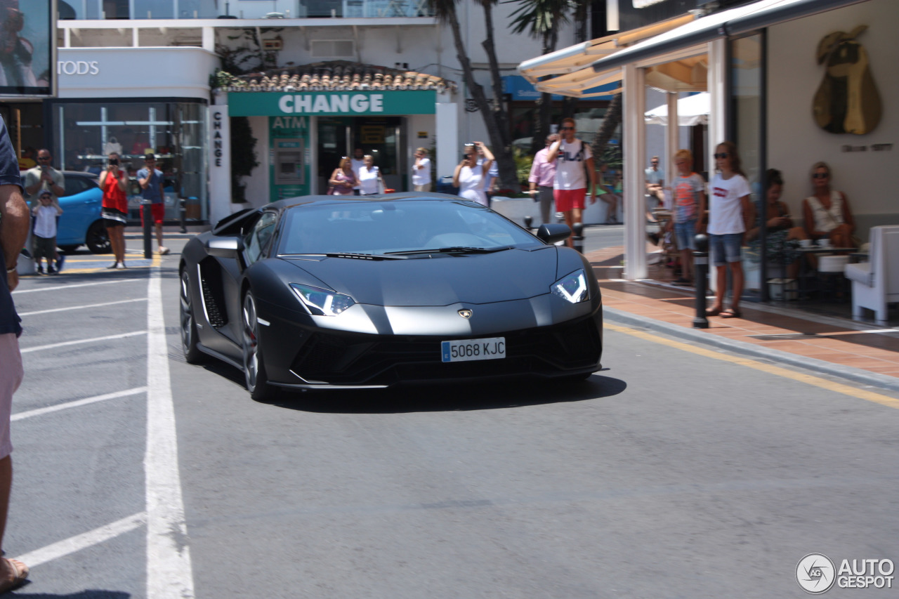 Lamborghini Aventador S LP740-4 Roadster