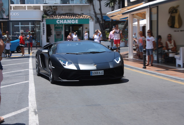 Lamborghini Aventador S LP740-4 Roadster