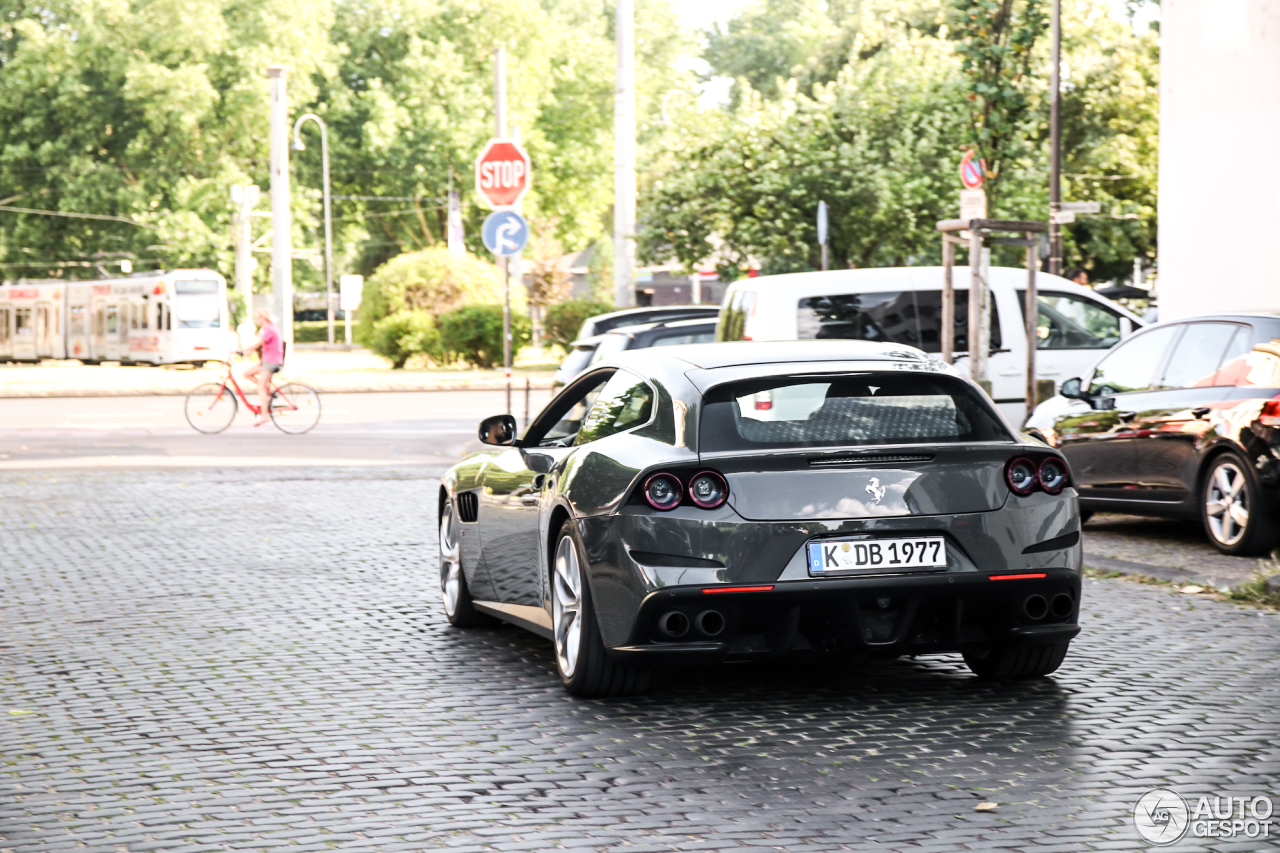 Ferrari GTC4Lusso T