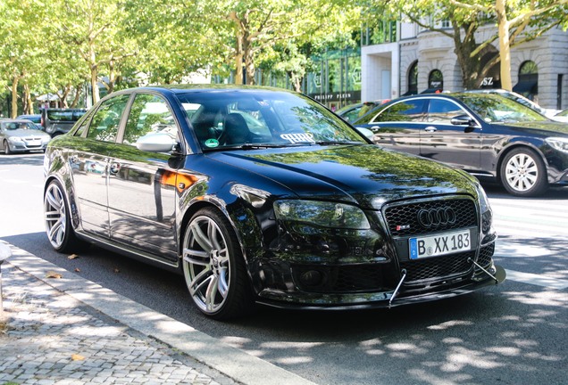 Audi RS4 Sedan